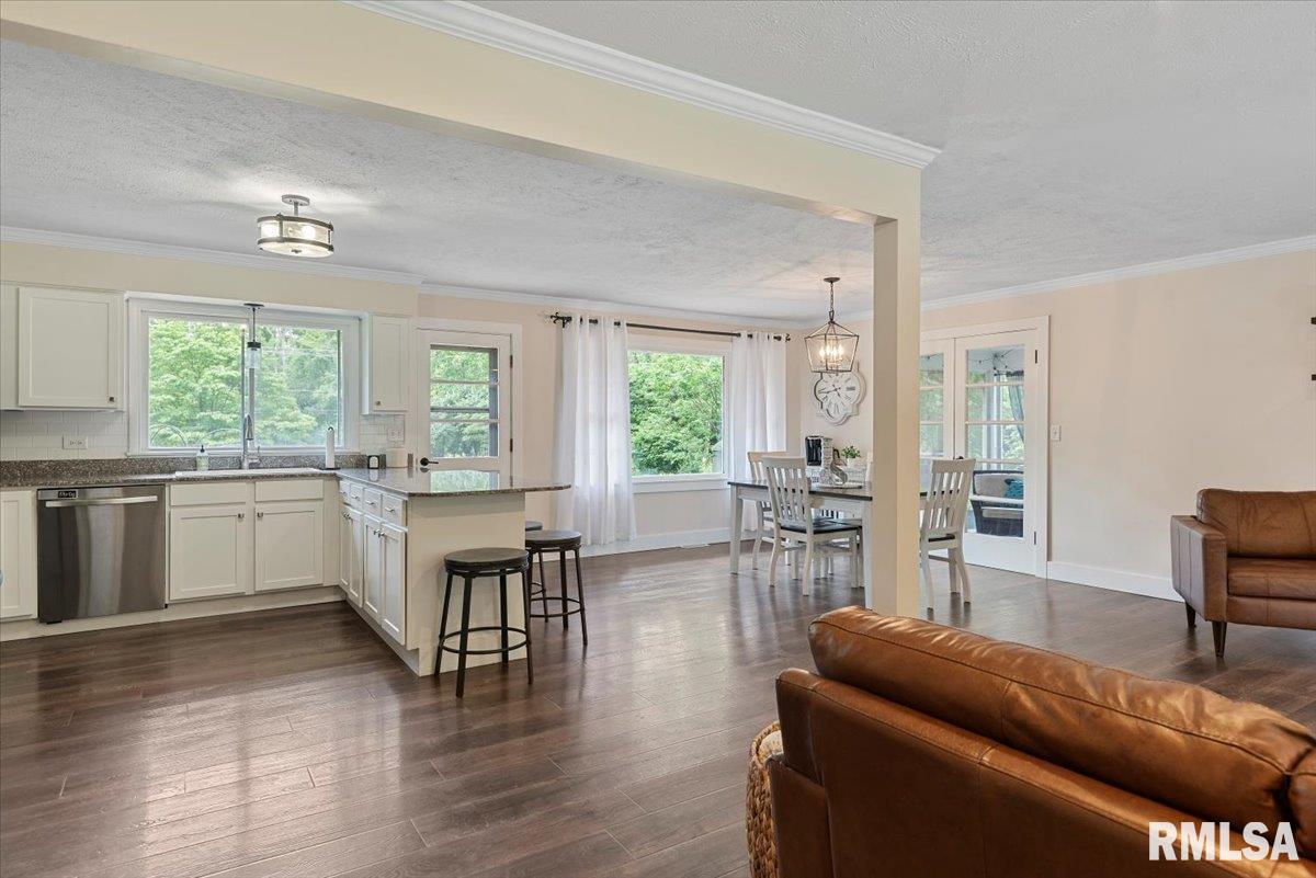 2314 East Lake Shore Drive Springfield, IL 62712 - Photo 4 of 35
