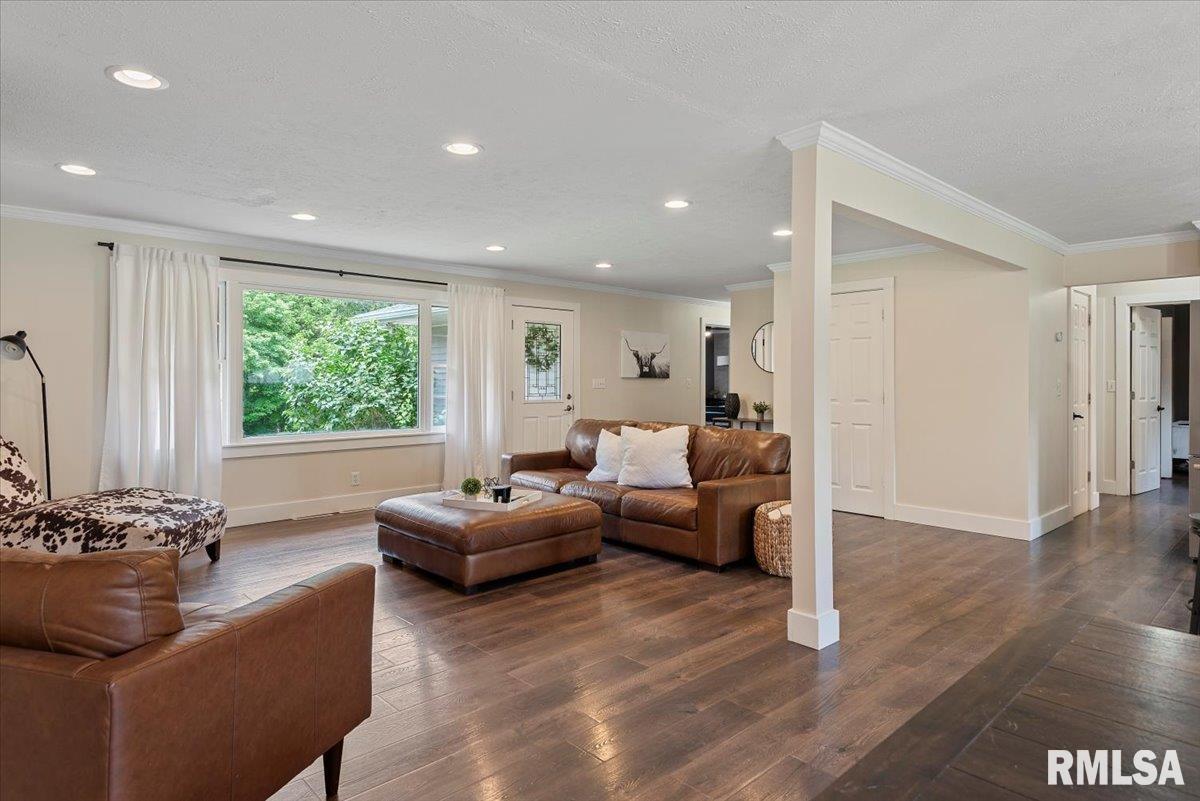 2314 East Lake Shore Drive Springfield, IL 62712 - Photo 6 of 35