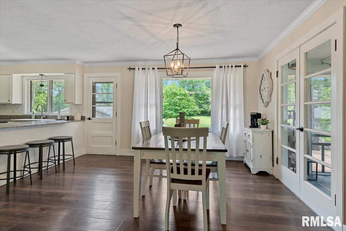 2314 East Lake Shore Drive Springfield, IL 62712 - Photo 9 of 35