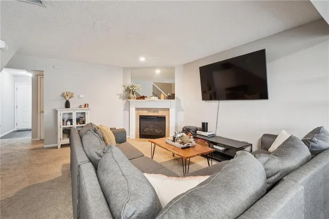 $185,000 | 10633 East 46th Terrace, Kansas City, MO 64133