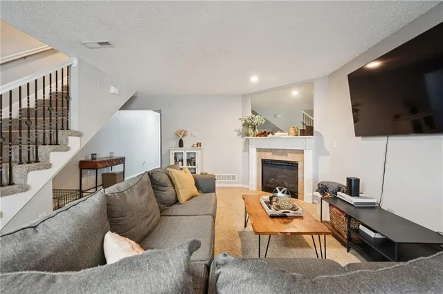 $185,000 | 10633 East 46th Terrace, Kansas City, MO 64133