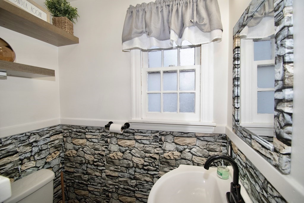 1617 Plumtree Road Springfield, MA 01119 - Photo 15 of 25 a view of a entryway