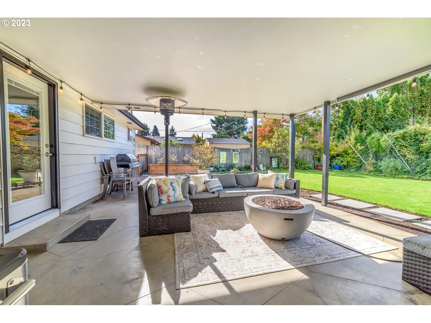 2478 15th Street Springfield, OR 97477 - Photo 23 of 29 a living room with patio furniture and a garden