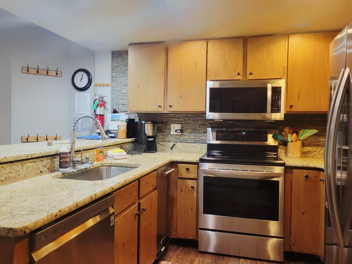 407 South Vasels Road, Unit 17 Brian Head, UT 84719 - Photo 6 of 49 Kitchen1
