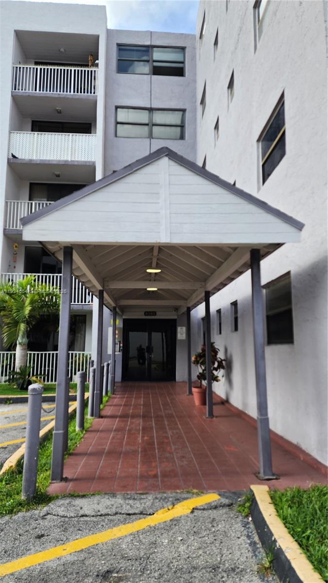 8185 Northwest 7th Street, Unit 308 Miami, FL 33126 - Photo 4 of 30