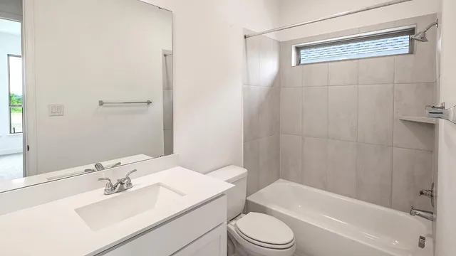 a view of a house with backyard