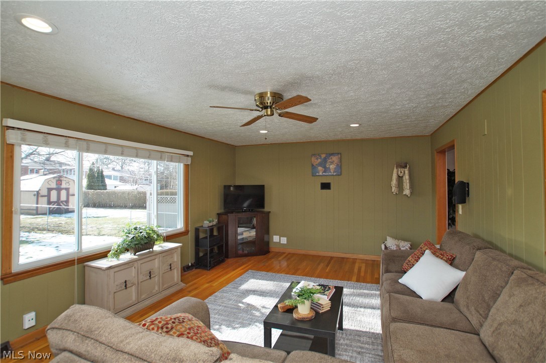 5606 Dorset Road Lyndhurst, OH 44124 - Photo 8 of 35