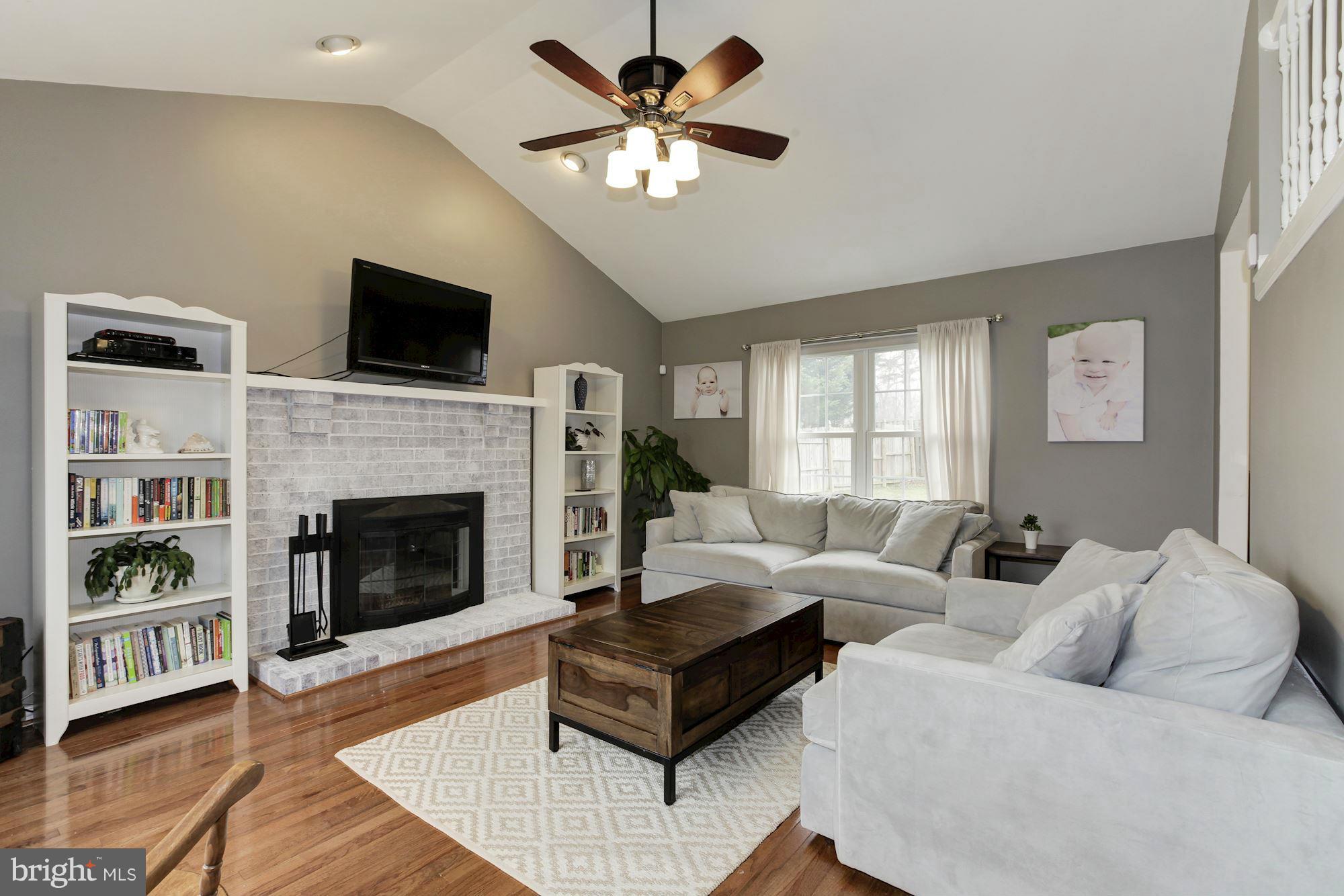 2905 Memory Lane Silver Spring, MD 20904 - Photo 4 of 30 Living Room