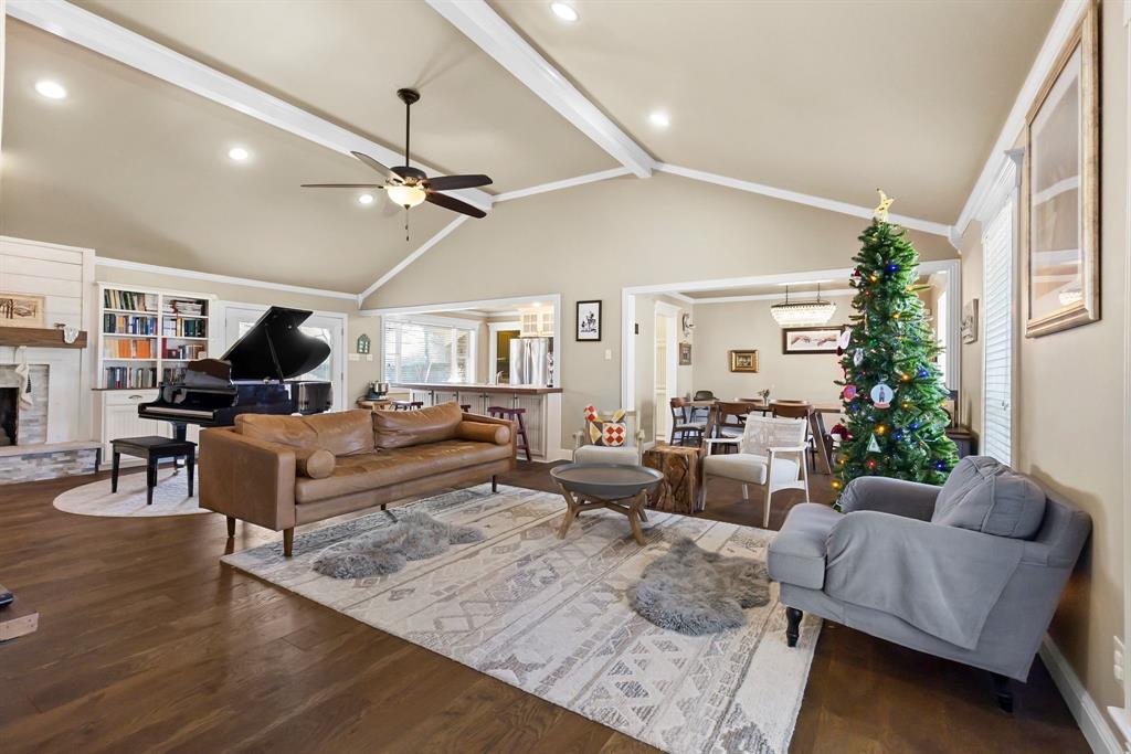 601 Rasure Circle Sulphur Springs, TX 75482 - Photo 11 of 40 a living room with furniture and a large window