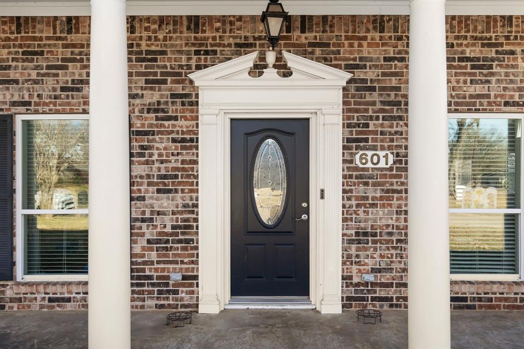 601 Rasure Circle Sulphur Springs, TX 75482 - Photo 4 of 40 a close view of a fireplace
