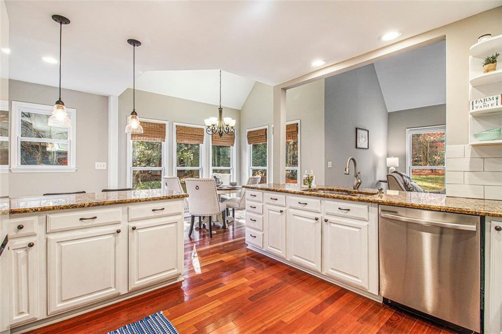 325 Abbotts Close Alpharetta, GA 30005 - Photo 6 of 40