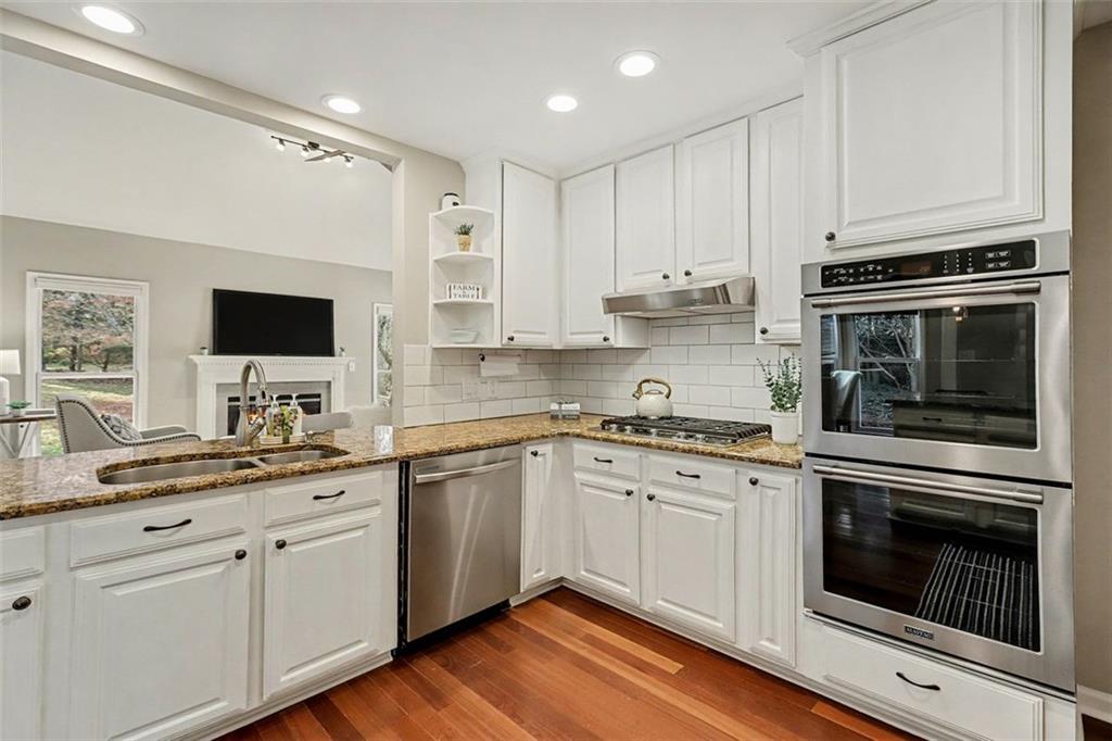 325 Abbotts Close Alpharetta, GA 30005 - Photo 7 of 40