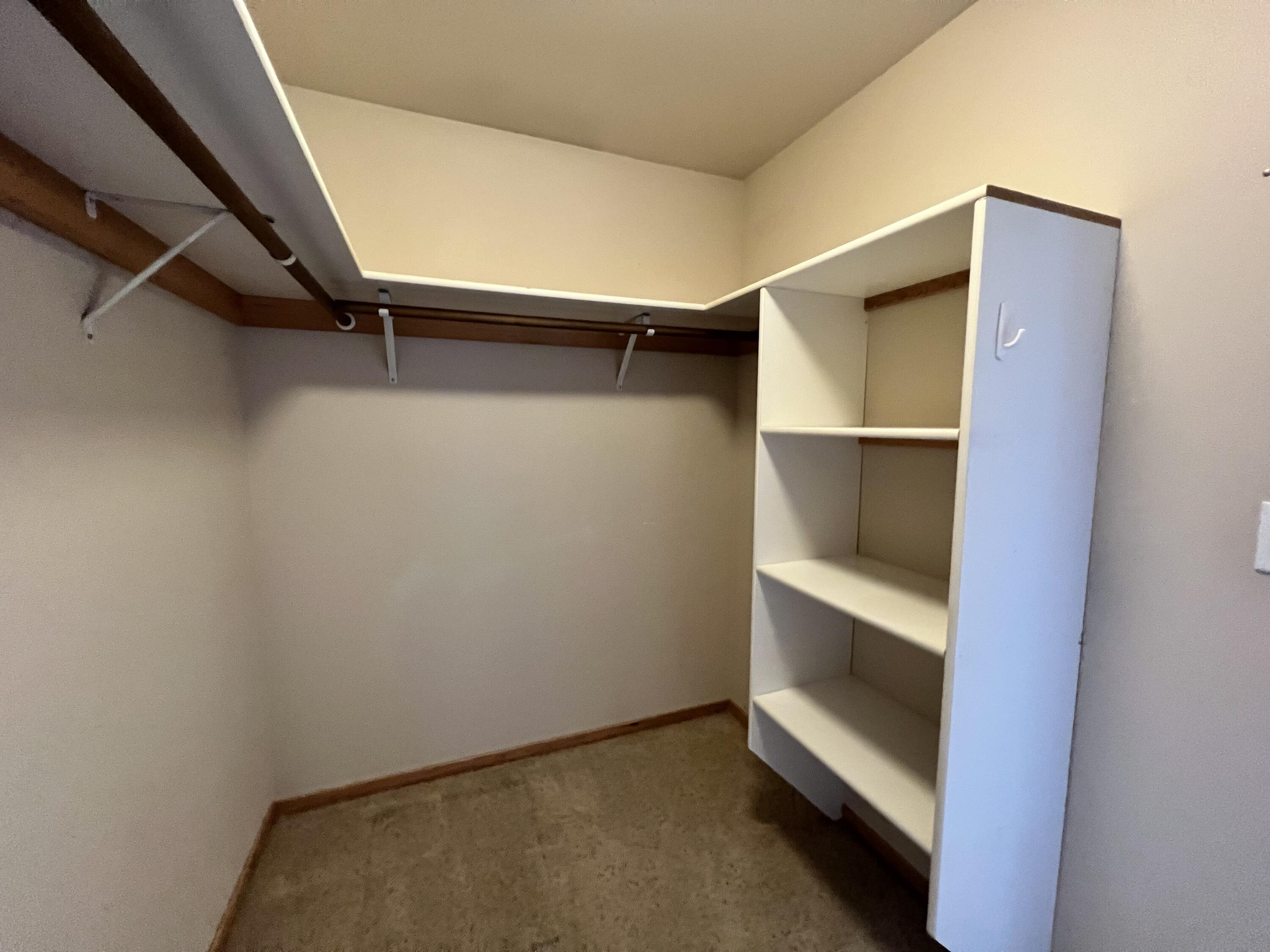 20538 Prospector Loop Bend, OR 97702 - Photo 14 of 25 Primary Closet