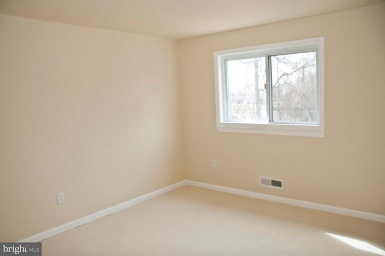 4803 Melbourne Road Baltimore, MD 21229 - Photo 16 of 20 Bedroom #3