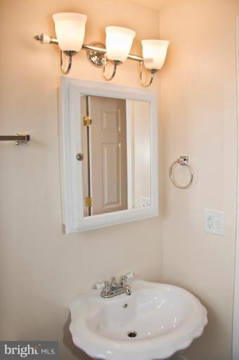 4803 Melbourne Road Baltimore, MD 21229 - Photo 20 of 20 Bath #1
