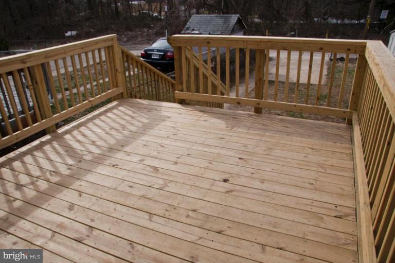 4803 Melbourne Road Baltimore, MD 21229 - Photo 5 of 20 Deck