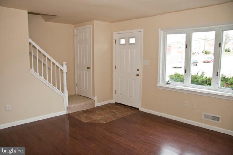 4803 Melbourne Road Baltimore, MD 21229 - Photo 7 of 20 Living Room #3