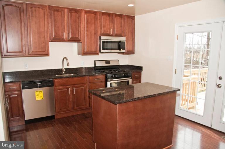 4803 Melbourne Road Baltimore, MD 21229 - Photo 8 of 20 Kitchen