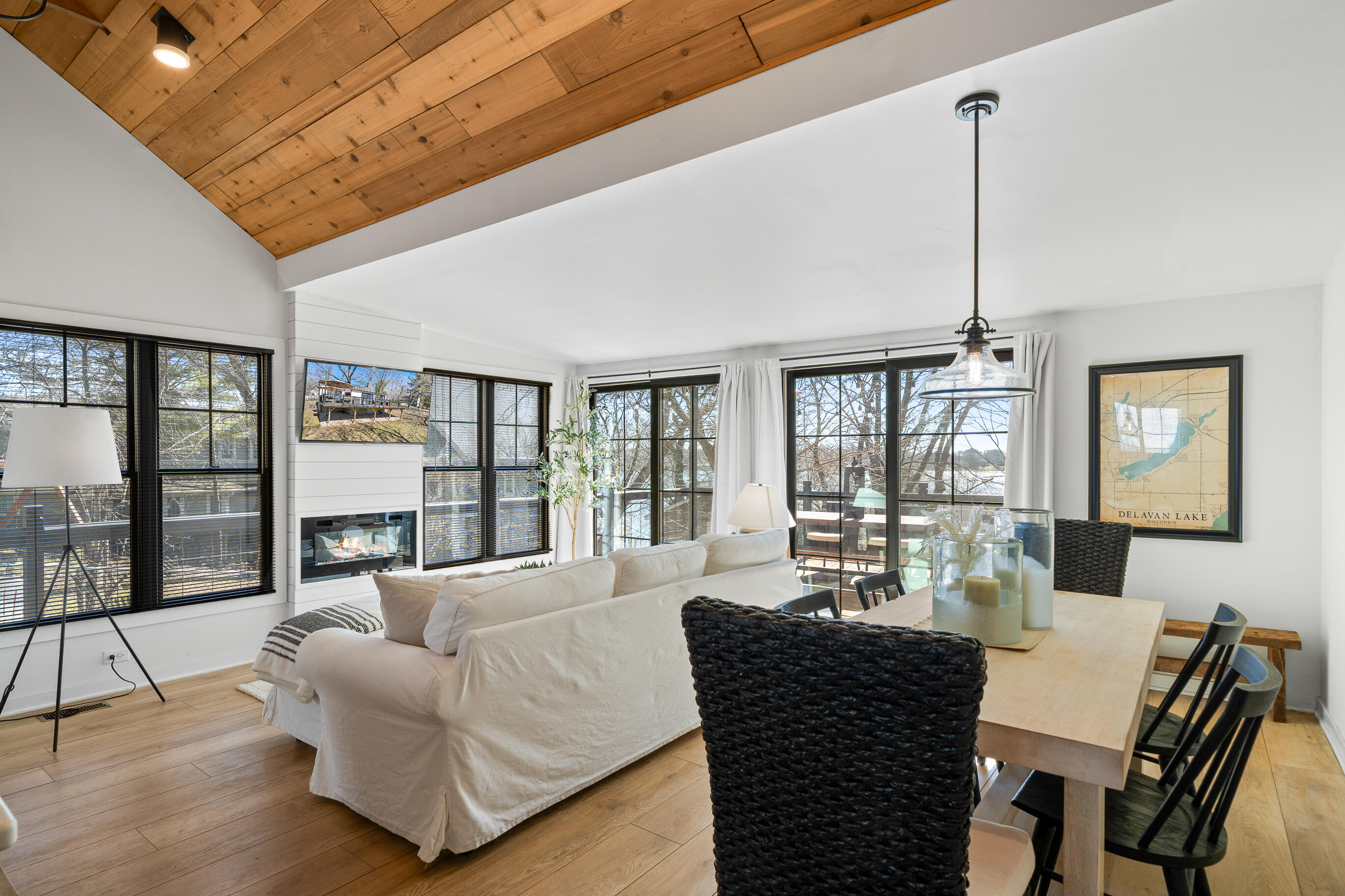 2804 Willow Point Drive Delavan, WI 53115 - Photo 9 of 52 House 2 Living Room
