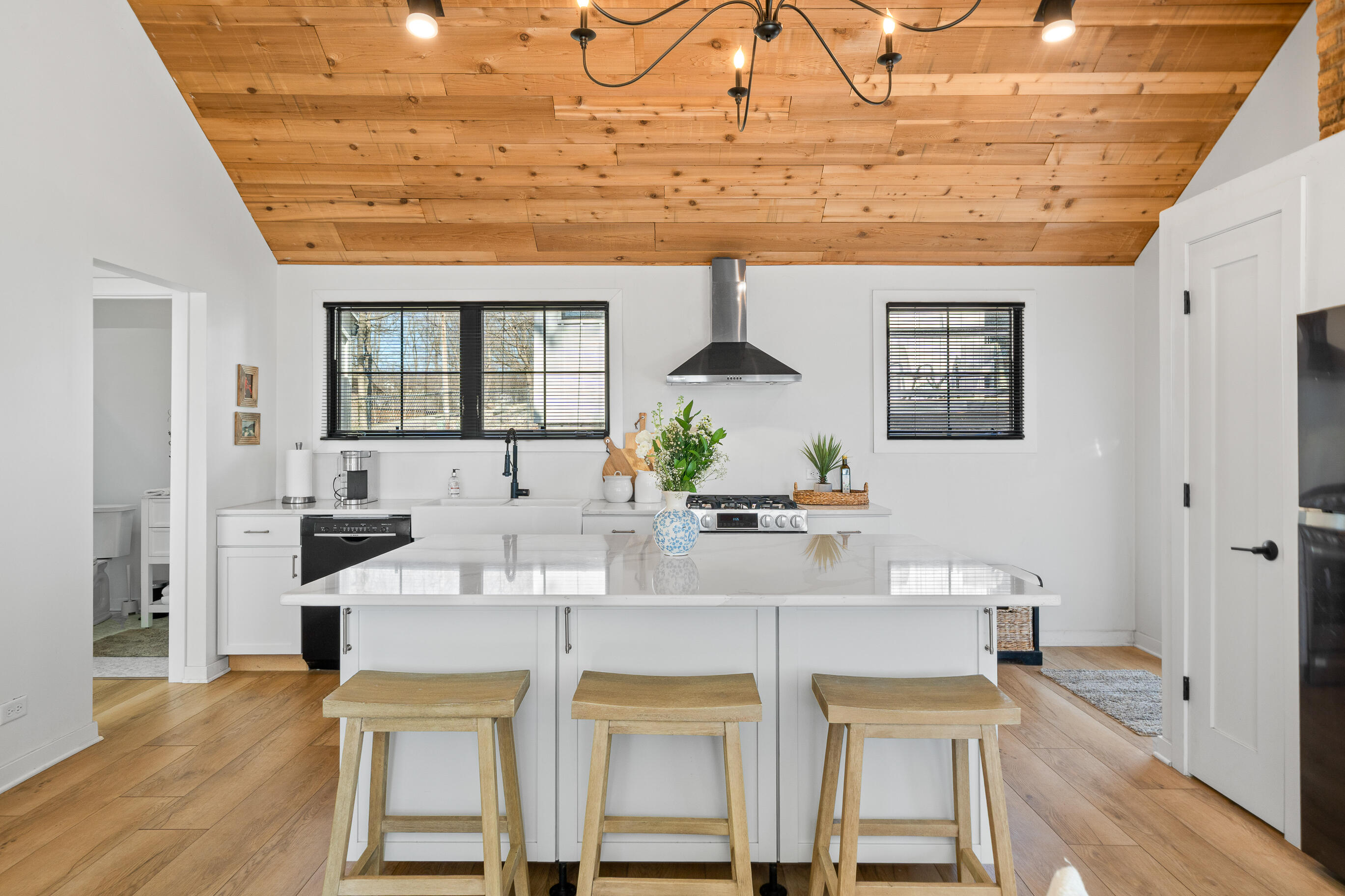 2804 Willow Point Drive Delavan, WI 53115 - Photo 11 of 52 House 2 Kitchen