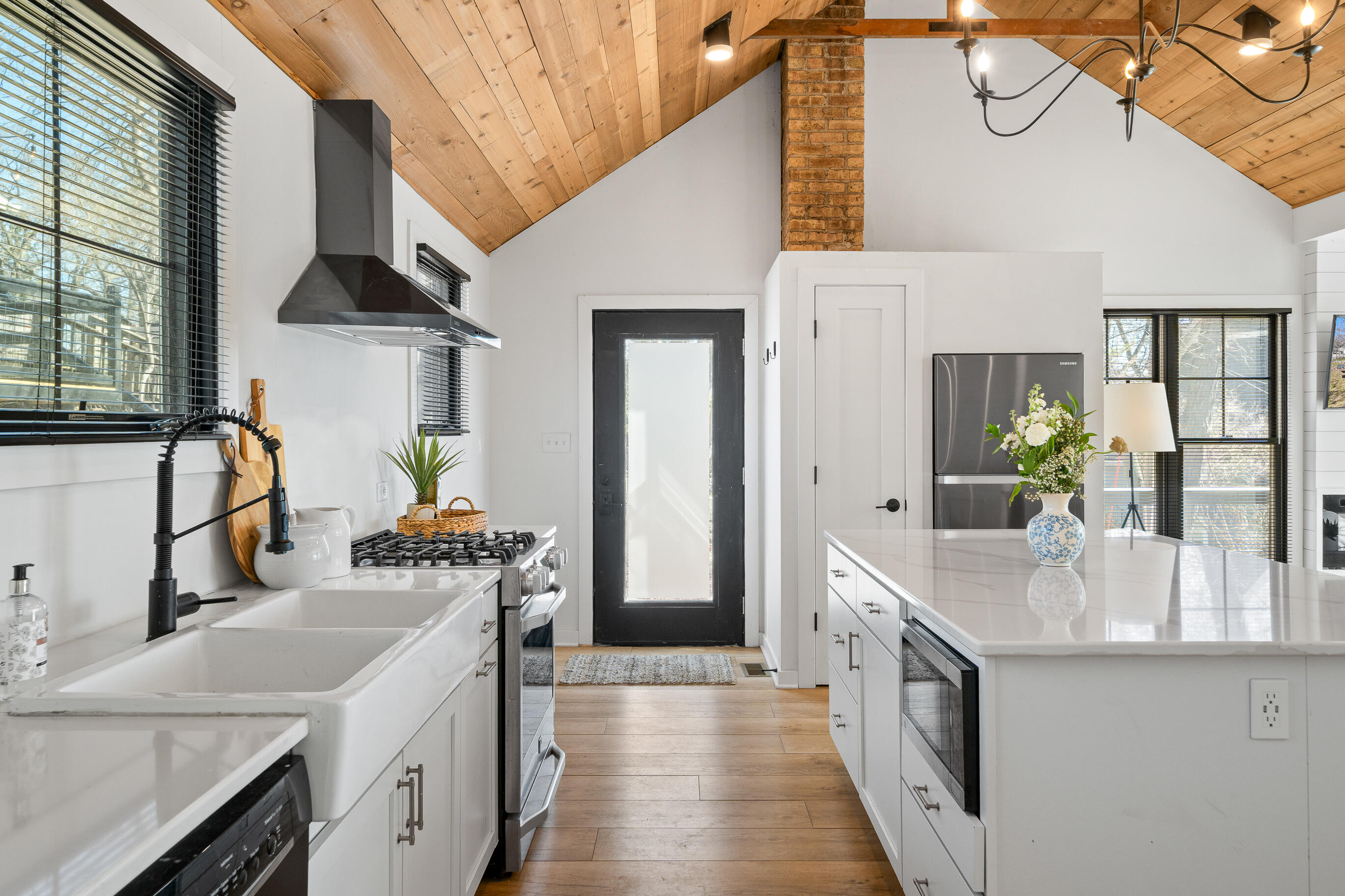 2804 Willow Point Drive Delavan, WI 53115 - Photo 14 of 52 House 2 Kitchen