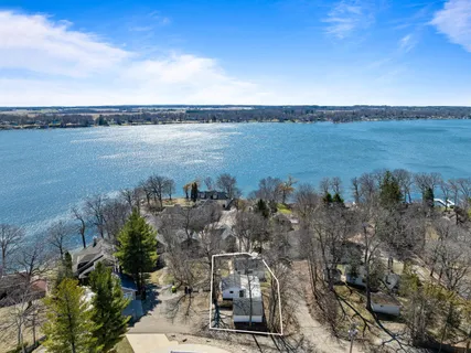 $749,000 | 2804 Willow Point Drive, Delavan, WI 53115