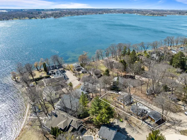 $749,000 | 2804 Willow Point Drive, Delavan, WI 53115