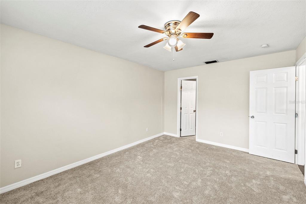 6601 North Elizabeth Street Tampa, FL 33604 - Photo 16 of 35 an empty room with chandelier fan