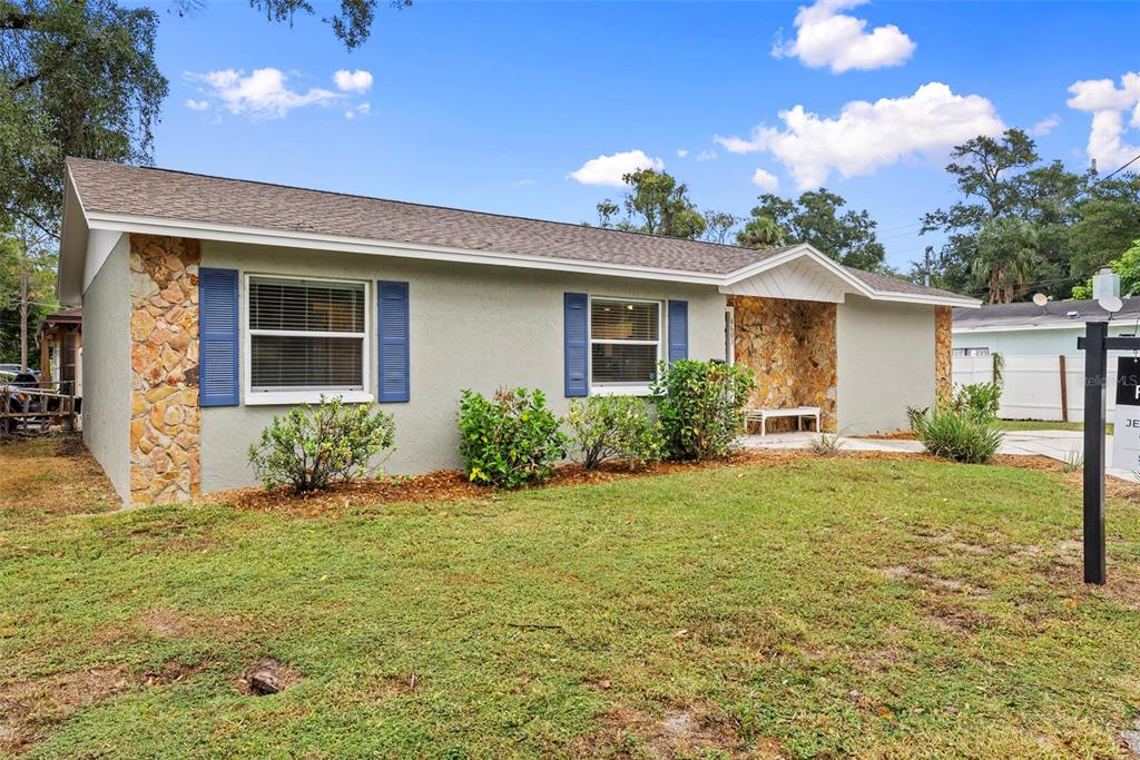 6601 North Elizabeth Street Tampa, FL 33604 - Photo 35 of 35 a front view of a house with garden