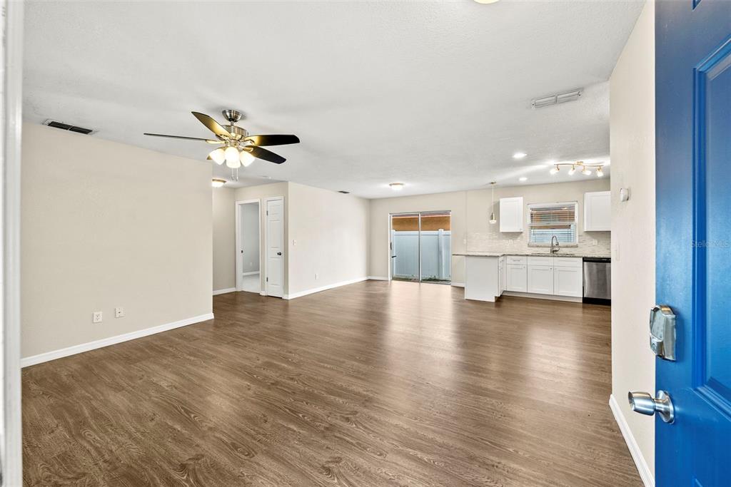 6601 North Elizabeth Street Tampa, FL 33604 - Photo 6 of 35 a view of an empty room with a kitchen