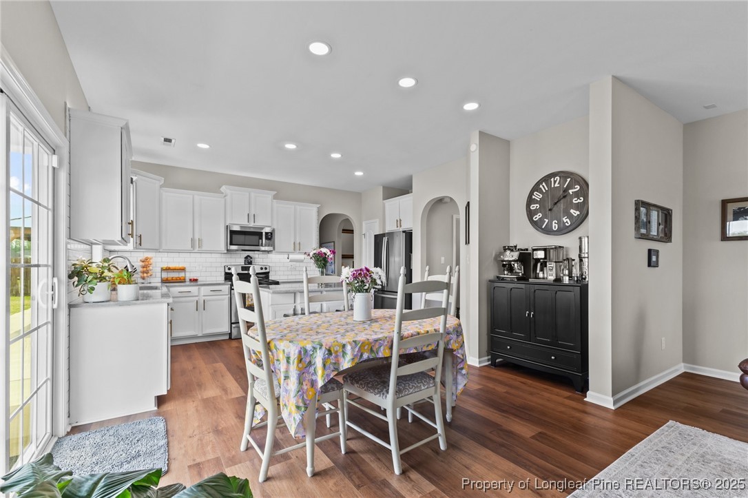 6611 Running Fox Road Hope Mills, NC 28348 - Photo 9 of 45 Gallery Image 9