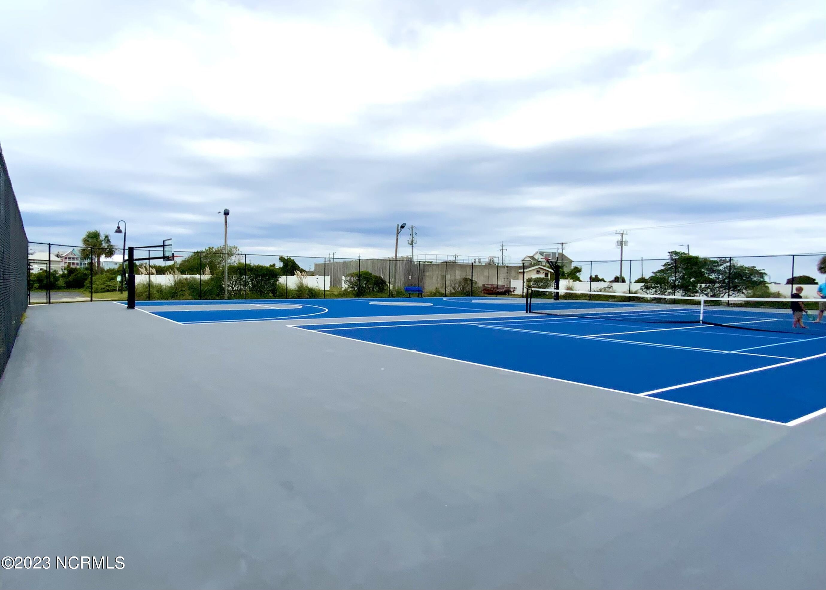1904 East Fort Macon Road, Unit 255 Atlantic Beach, NC 28512 - Photo 35 of 35 Basketball/ tennis court