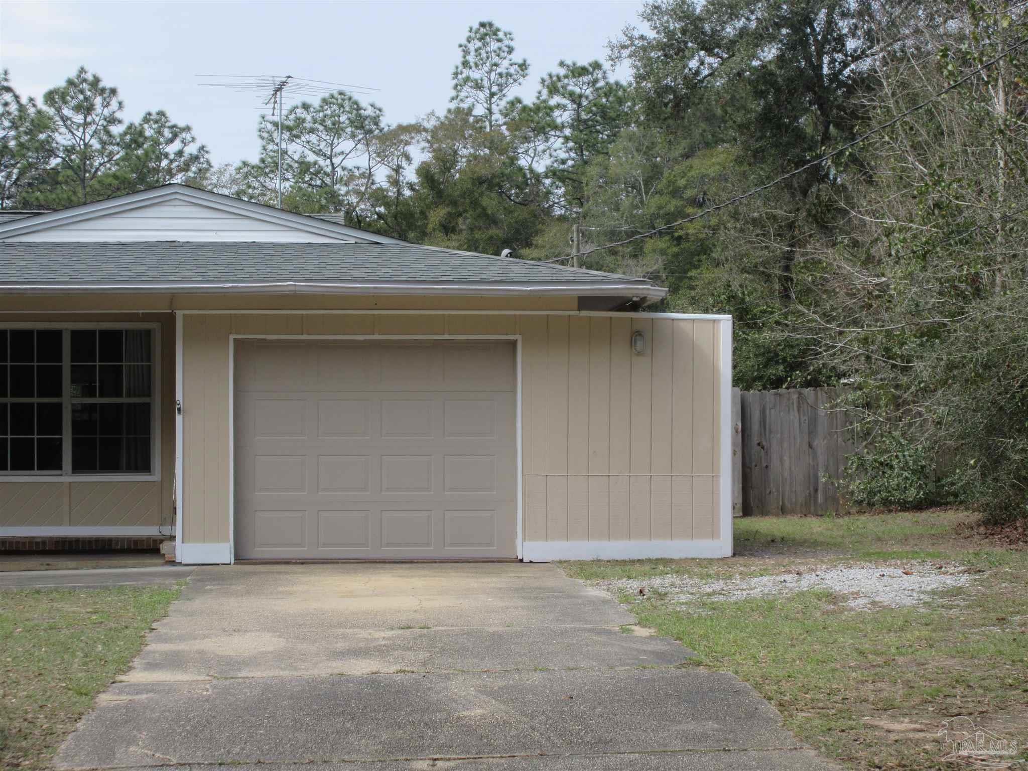 5233 Sewell Road Milton, FL 32570 - Photo 4 of 71