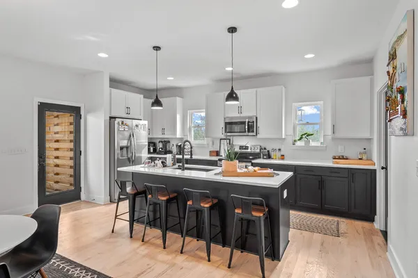 $2,595 | 211 Eisenhower Drive, Nashville, TN 37211