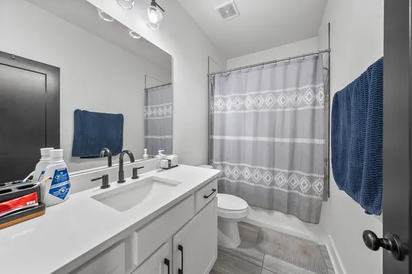 $2,595 | 211 Eisenhower Drive, Nashville, TN 37211