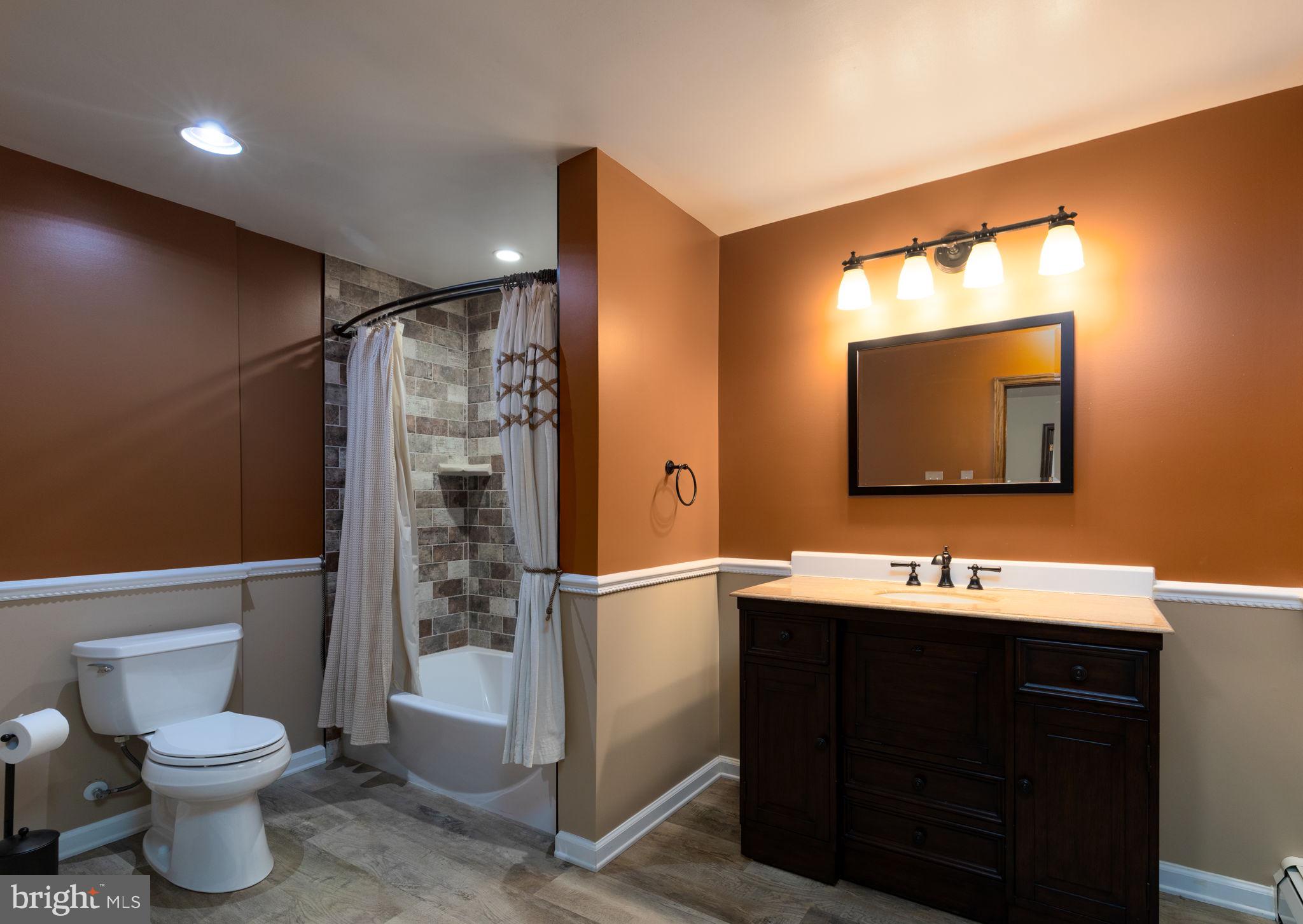13827 Bottom Road Hydes, MD 21082 - Photo 33 of 57 Full Bath #2 upper level