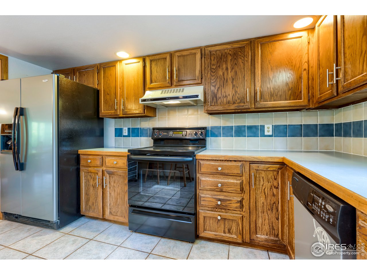 812 East Ridgecrest Road Fort Collins, CO 80524 - Photo 11 of 39 Kitchen