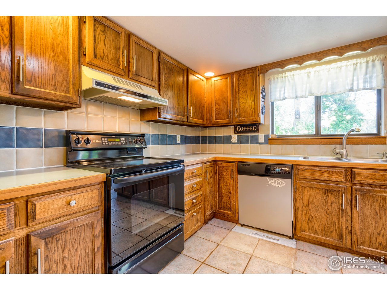 812 East Ridgecrest Road Fort Collins, CO 80524 - Photo 12 of 39 Kitchen