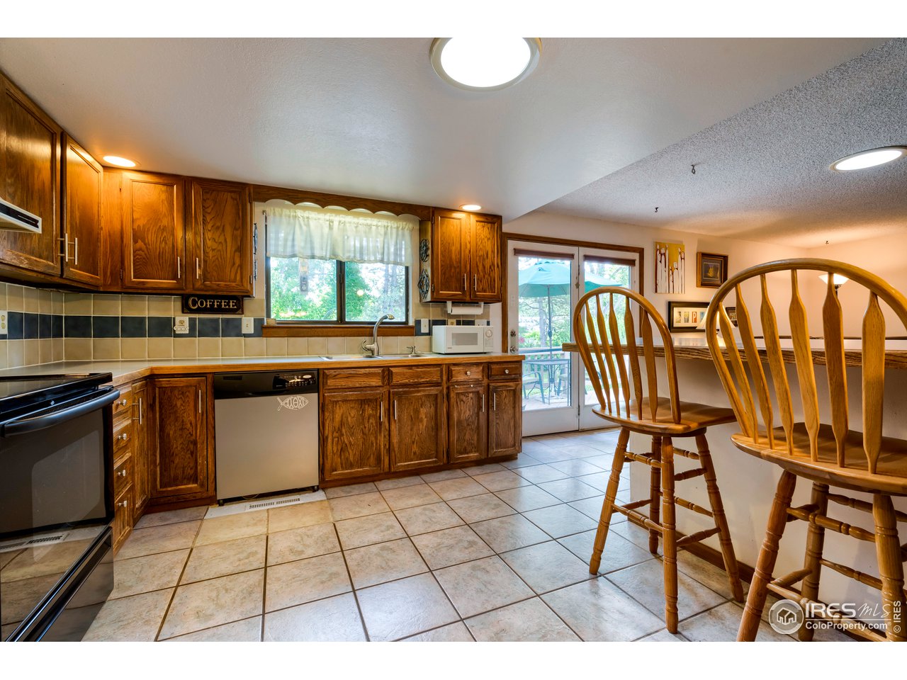 812 East Ridgecrest Road Fort Collins, CO 80524 - Photo 9 of 39 Kitchen