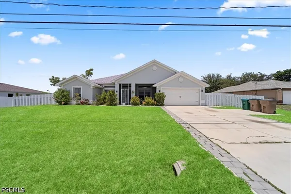 a view of house with garden