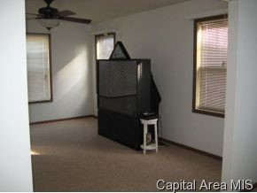 409 Federal Way Springfield, IL 62702 - Photo 4 of 7