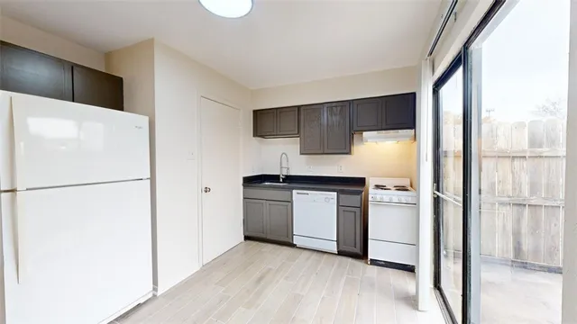 $700 | 725 Peppertree Drive, Unit 25, Bryan, TX 77801