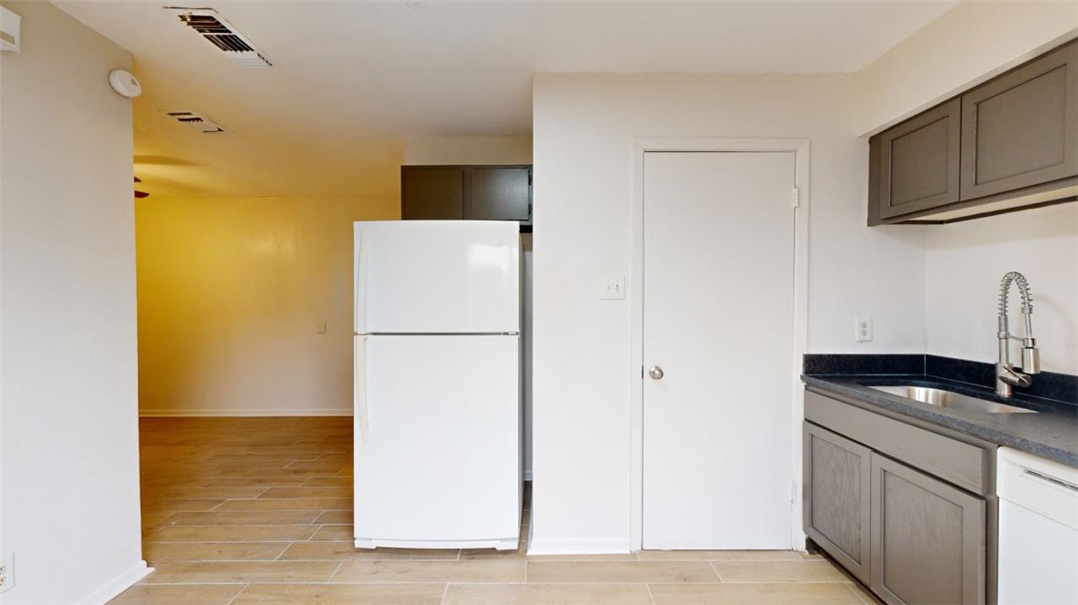 725 Peppertree Drive, Unit 25 Bryan, TX 77801 - Photo 5 of 18