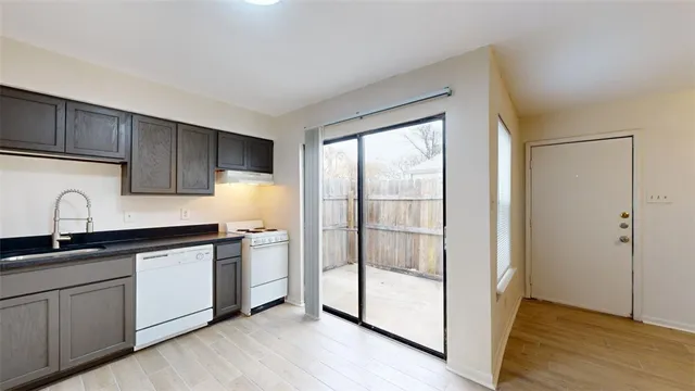 $700 | 725 Peppertree Drive, Unit 25, Bryan, TX 77801