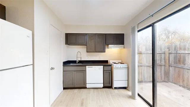 $700 | 725 Peppertree Drive, Unit 25, Bryan, TX 77801