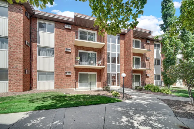 $139,900 | 4125 West 97th Place, Unit 206, Oak Lawn, IL 60453
