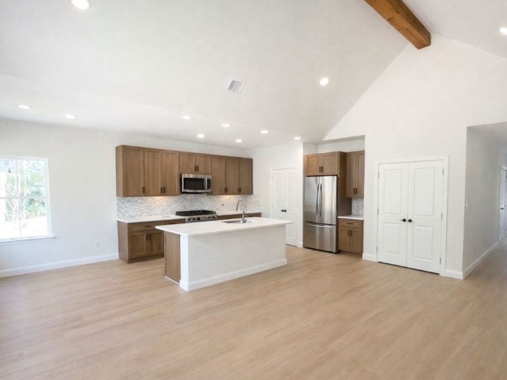 806 South Colbert Street Dayton, TX 77535 - Photo 2 of 8