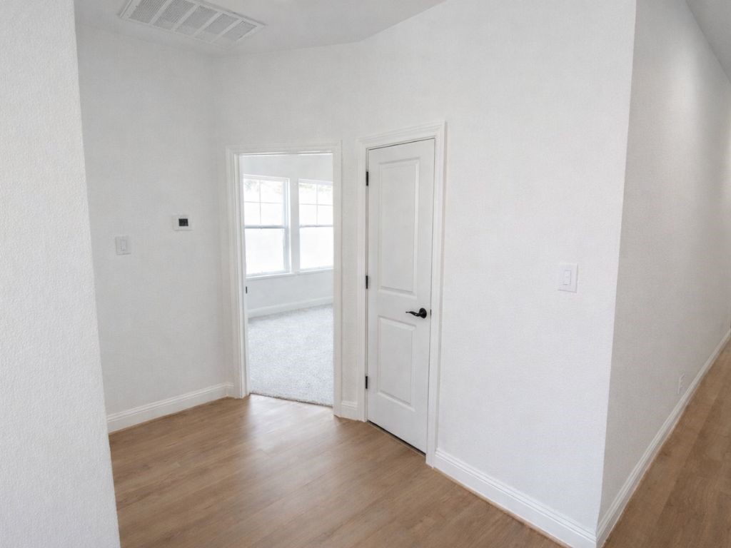 806 South Colbert Street Dayton, TX 77535 - Photo 4 of 8