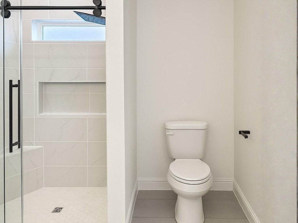 806 South Colbert Street Dayton, TX 77535 - Photo 7 of 8