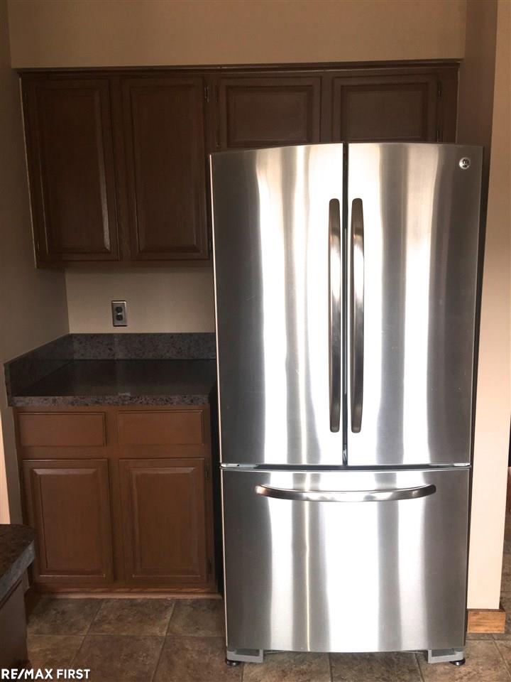 20700 Dunham Road Clinton Township, MI 48038 - Photo 10 of 36 Stainless Steel Fridge
